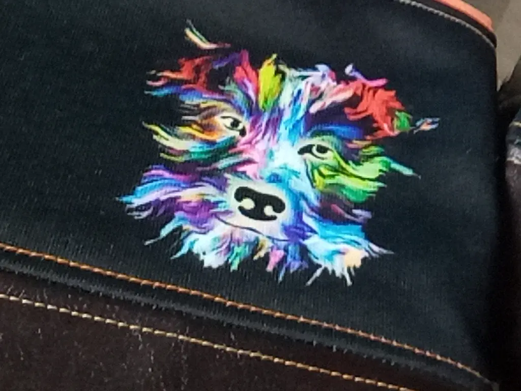 pochette créateur imprimé coloré.webp